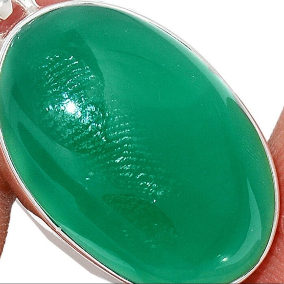 Vibrant green onyx silver pendant - Picture 2 of 5
